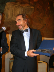 View this image in original resolution: pino de maio.jpg View this image in original resolution: pino de maio.jpg